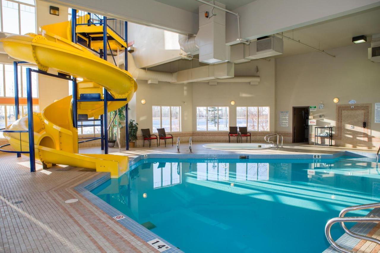 Peavine Inn & Suites High Prairie エクステリア 写真