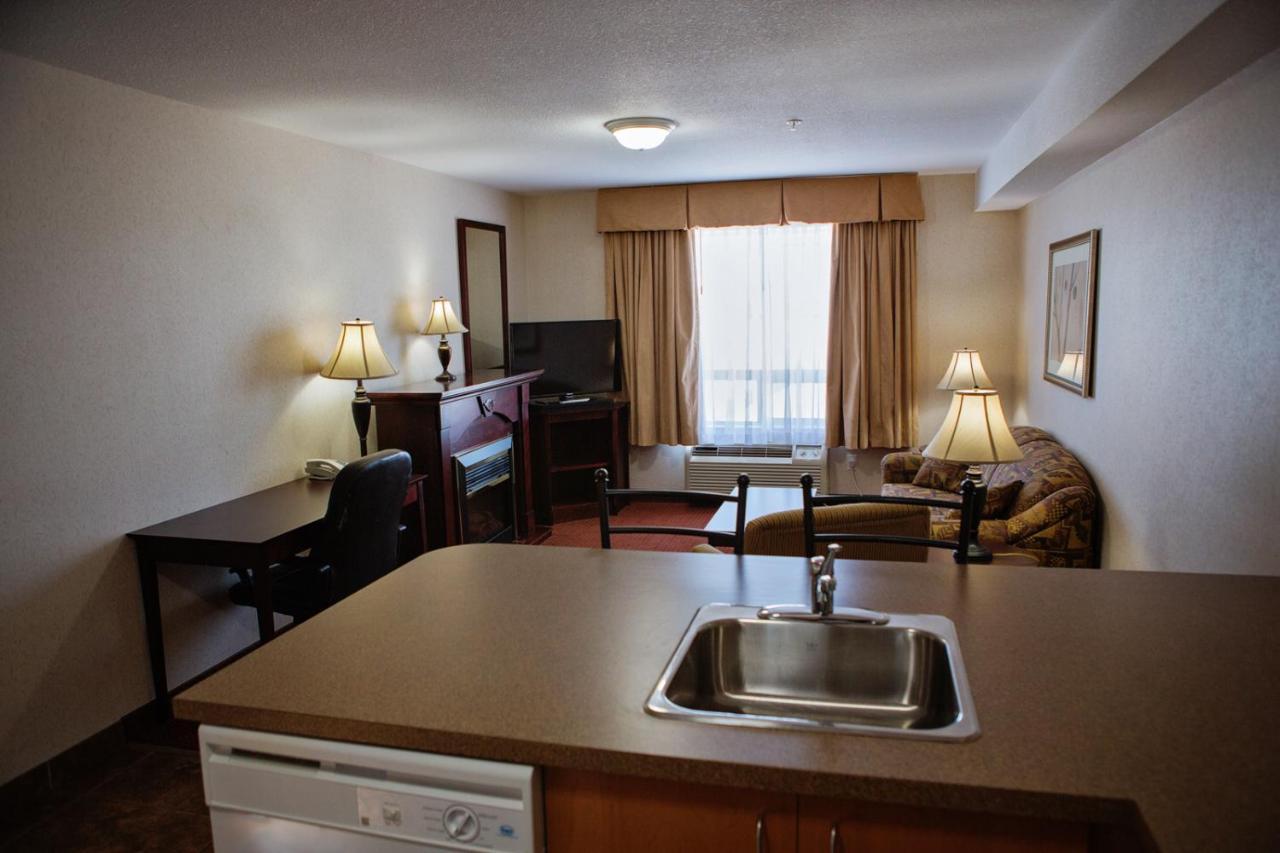Peavine Inn & Suites High Prairie エクステリア 写真