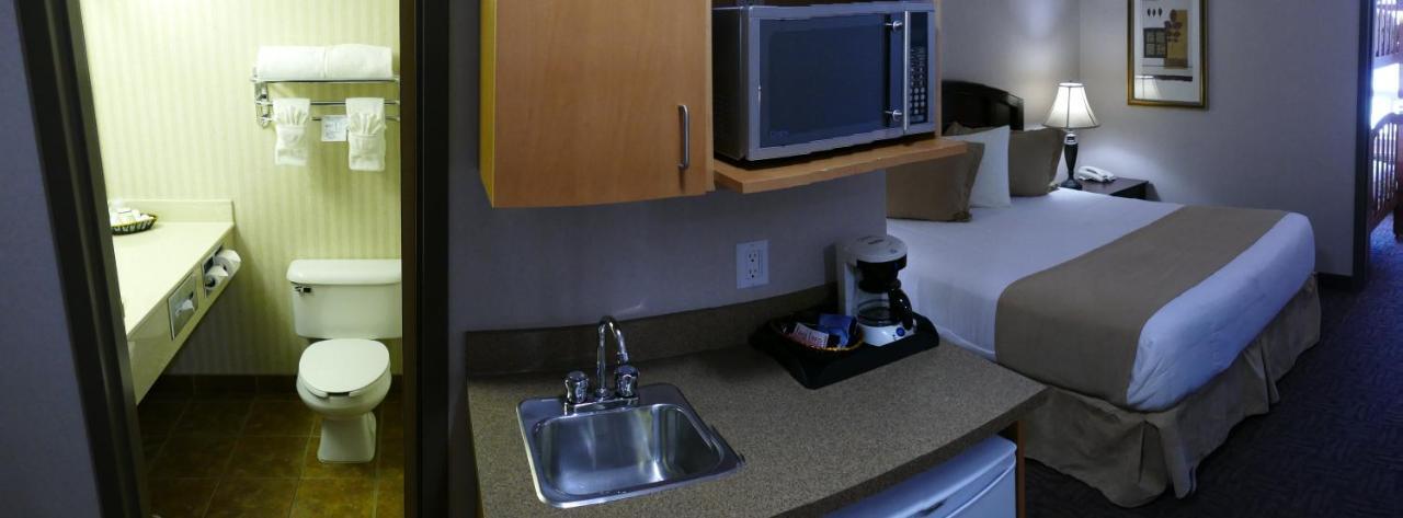 Peavine Inn & Suites High Prairie エクステリア 写真