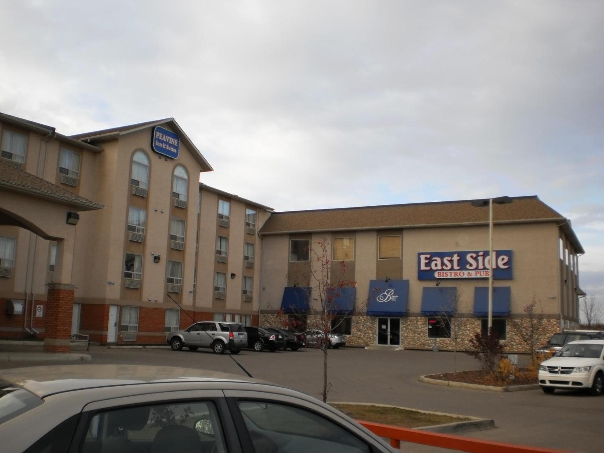 Peavine Inn & Suites High Prairie エクステリア 写真