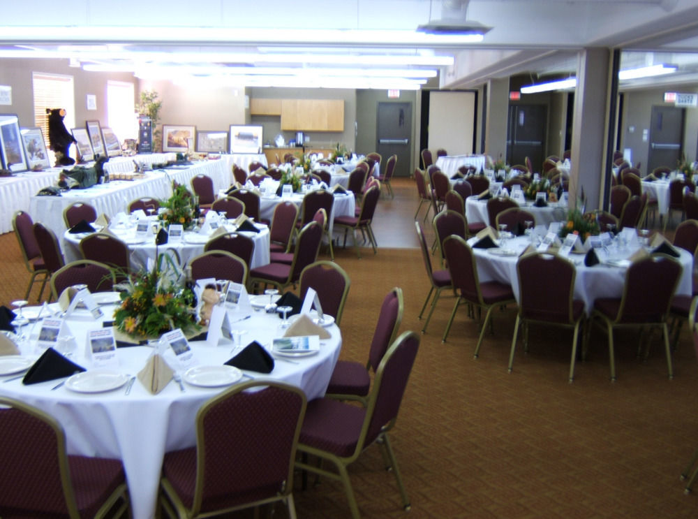 Peavine Inn & Suites High Prairie エクステリア 写真